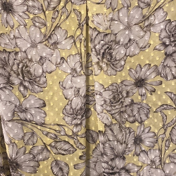 Liz Claiborne V-Neck Sleeveless Swiss Dot Floral Blouse - Picture 5 of 8